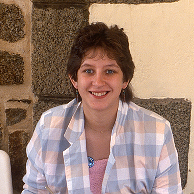 simone1 800px